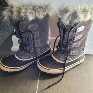 Outbound Sz 8 Winter boots black/grey